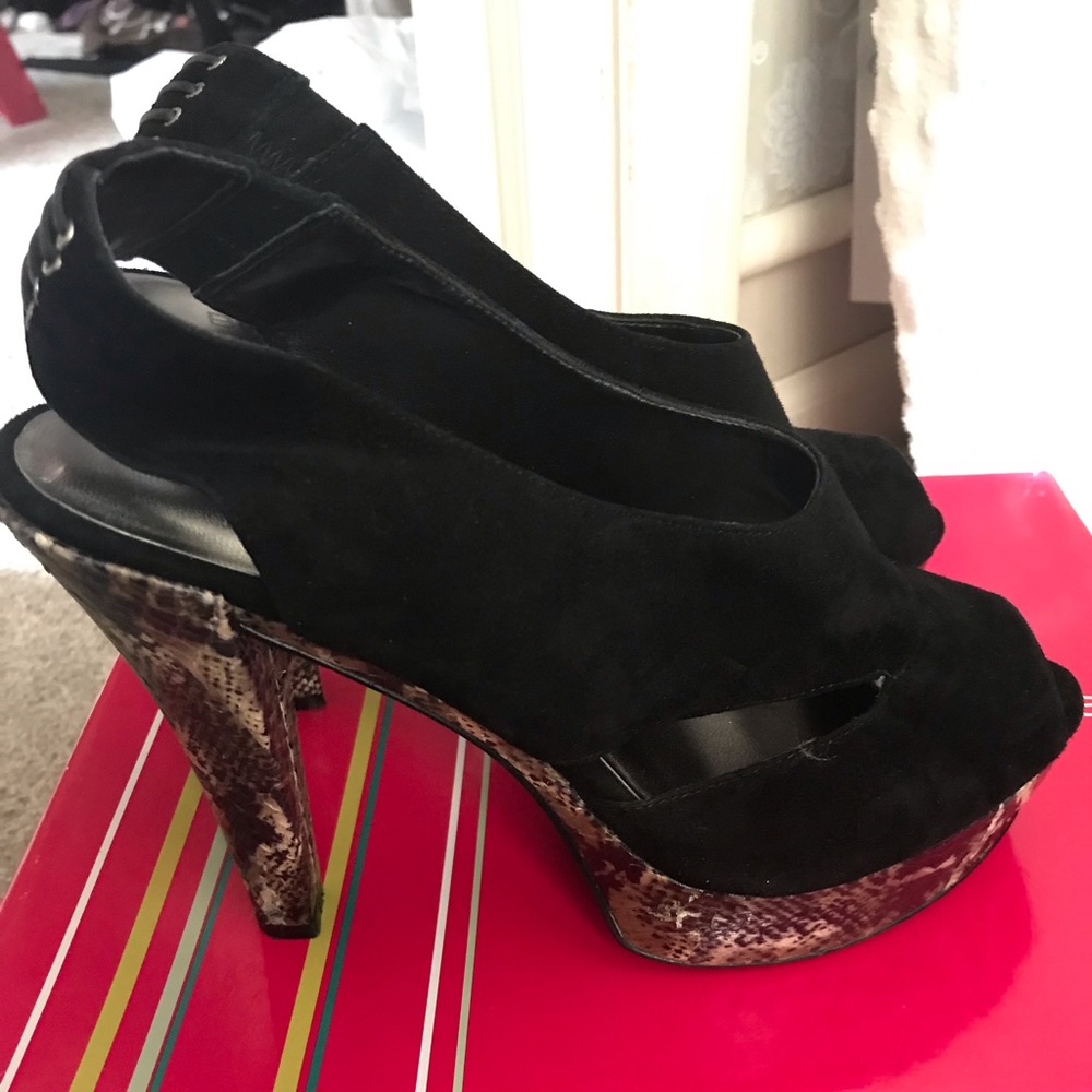 BCBG High Heela